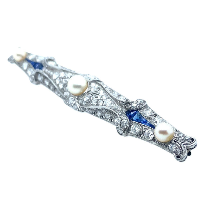 Spilla Art Déco in platino con diamanti, zaffiri e perle. 1920