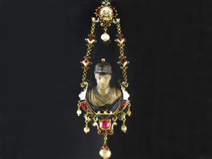 A XIX Century neo renaissance gold jeweled and enameled pendant holding an agate bust of a Greek warrior.