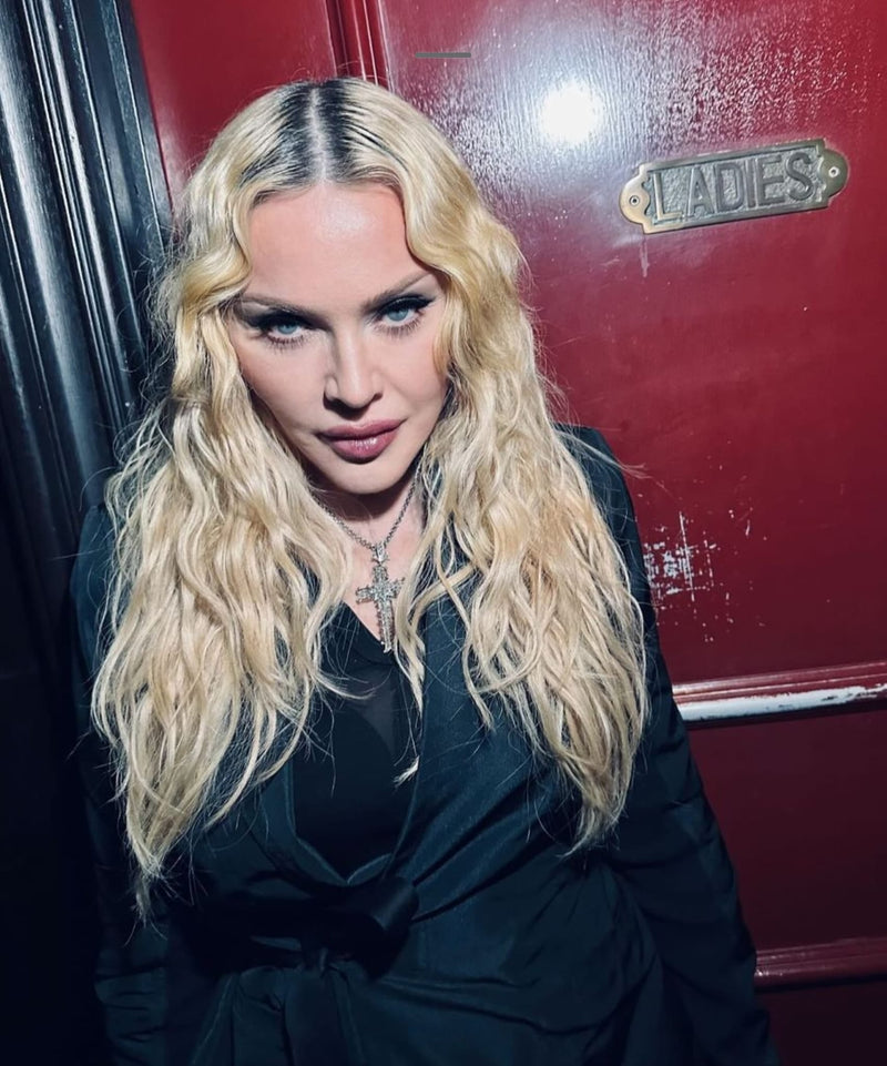 Madonna wears Gioielleria Pennisi: diamond and platinum cross