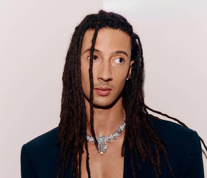 Ghali wears a Pennisi necklace during the presentation of his 2025 tour