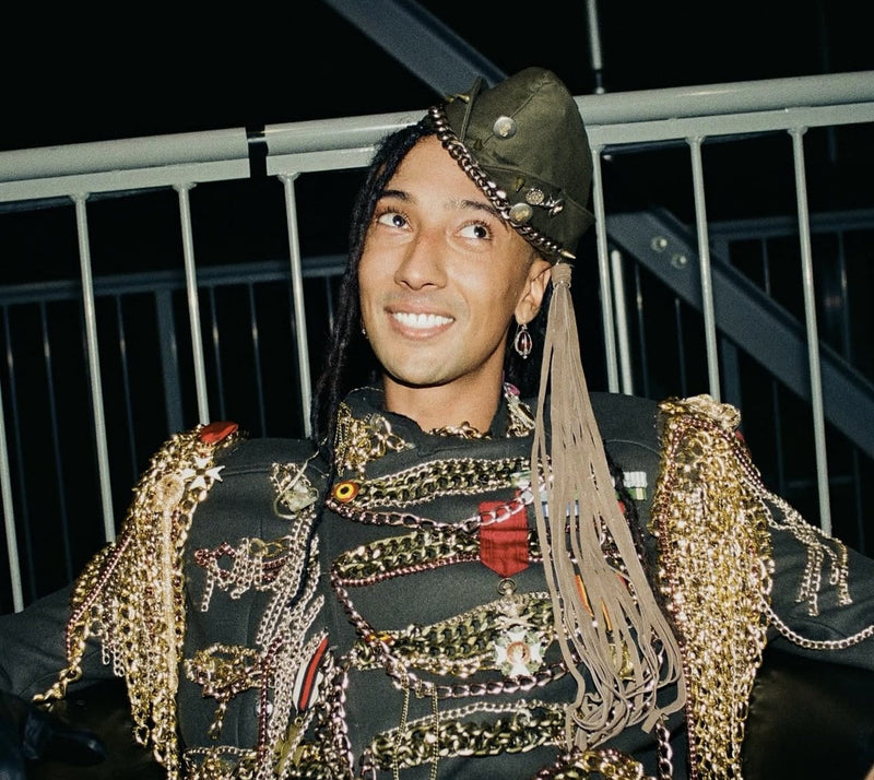 Ghali wears Pennisi during "Gran Teatro"