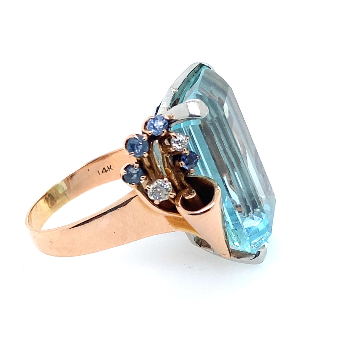 Anello in oro con acquuamarina, diamanti e zafiri 1940 c.a. 