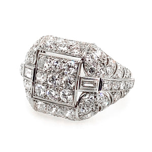 Anello Art Deco in platino con diamanti taglio brillante e taglio baguette, 1930 