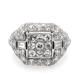 Anello Art Deco in platino con diamanti taglio brillante e taglio baguette, 1930 