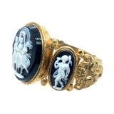 Bracciale semi rigidi in oro giallo con cammei su agata raffiguranti le tre grazie. 