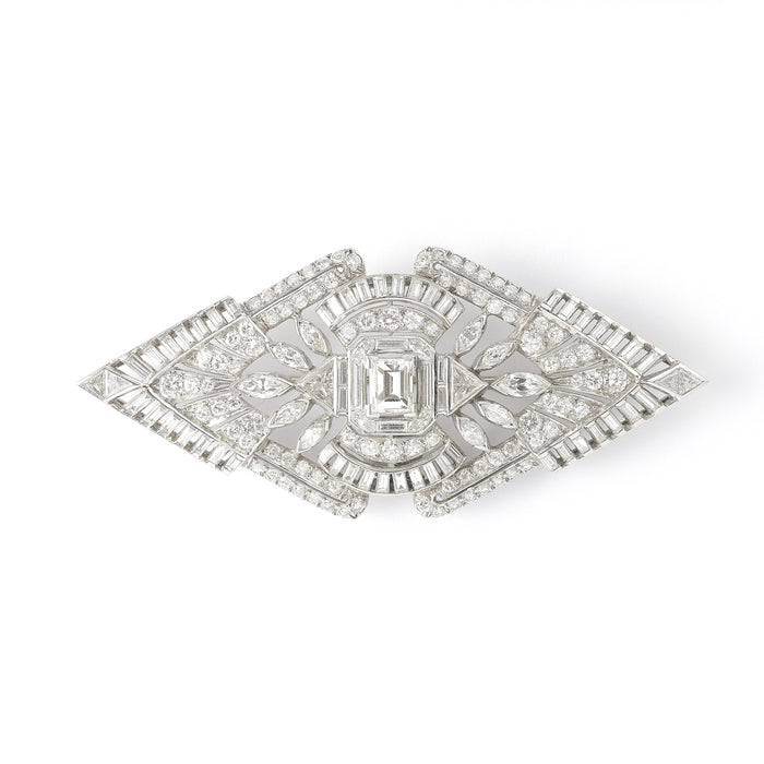 An Art Déco platinum ad diamond brooch. France, 1930.