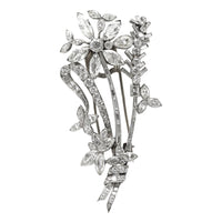 Spilla Art Déco in platino e diamanti a forma di ramo di fiori. Kutchinsky, Londra 1830 circa