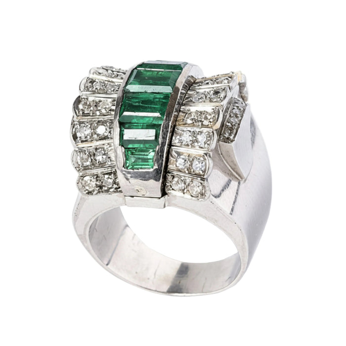 Art Déco platinum diamond and emerald ring, 1930 c.a.