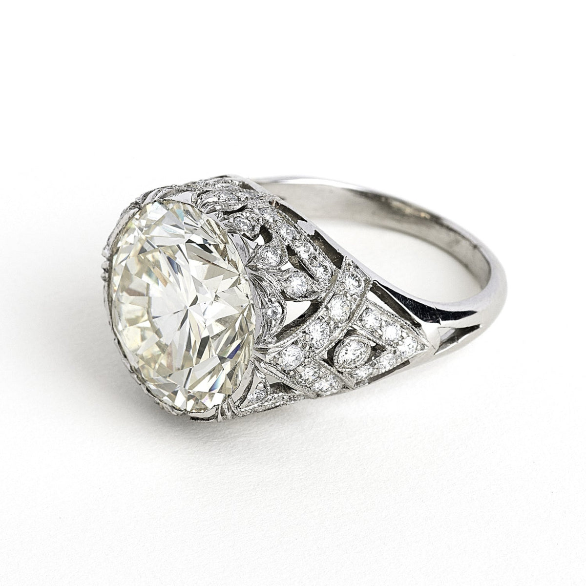 Important platinum and diamond solitaire ring. 11.21 carats