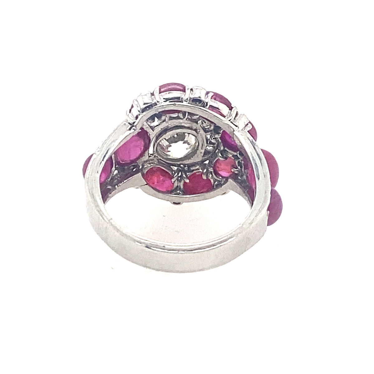 Anello Art Déco in platino con diamanti e rubini, 1930