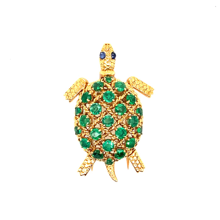 Spilla a forma di tartaruga con smeraldi e zaffiri di Cartier.