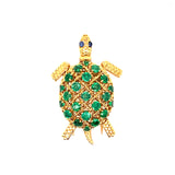 Spilla in oro giallo con smeraldi colombiani e zaffiri cabochon, 1950 c.a. 