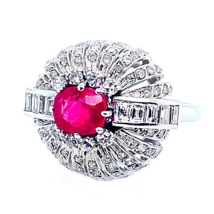 Anello in oro bianco con diamanti e rubino, 1950 
