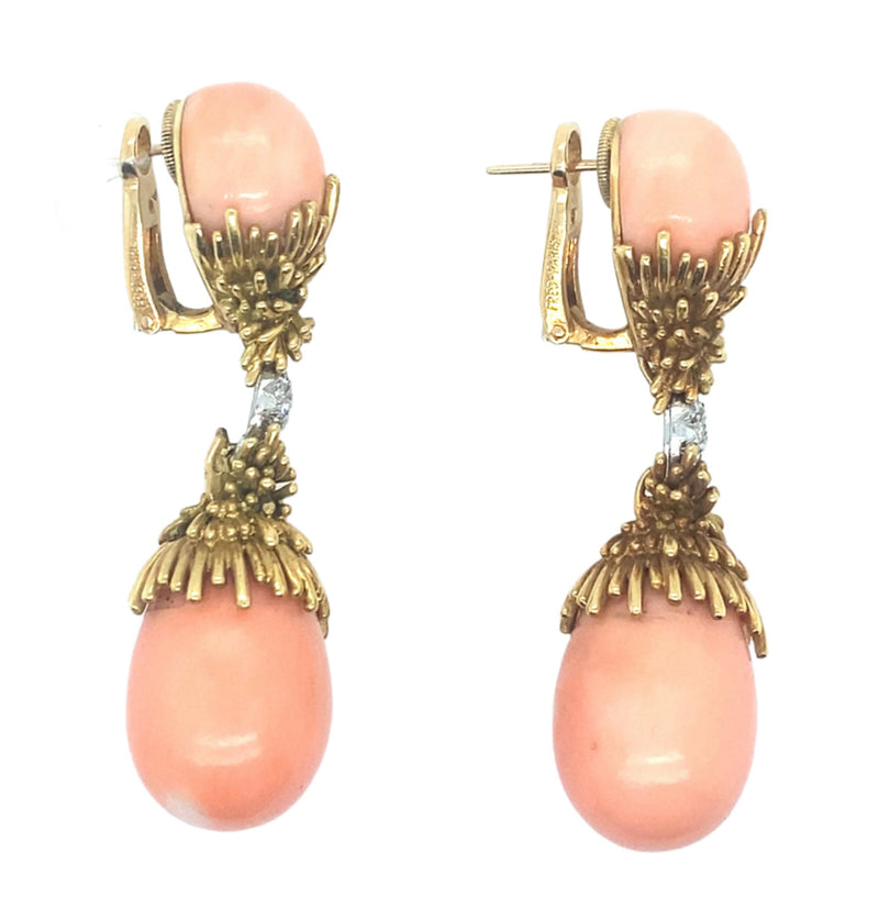 Un paio di orecchini in oro corallo peu d'ange. Fred, 1970 ca