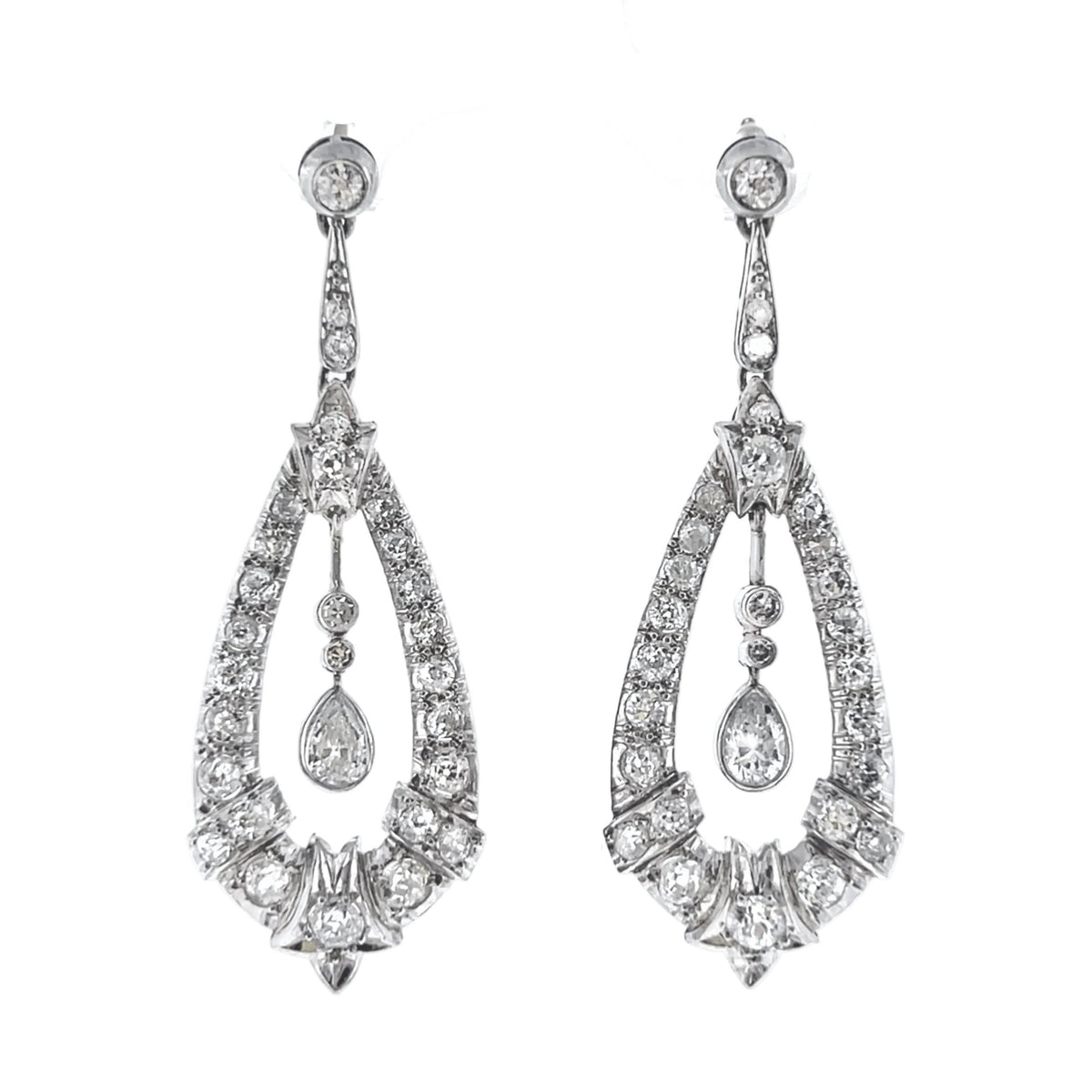 Orecchini pendenti Art Déco  in platino e diamanti, 1930 