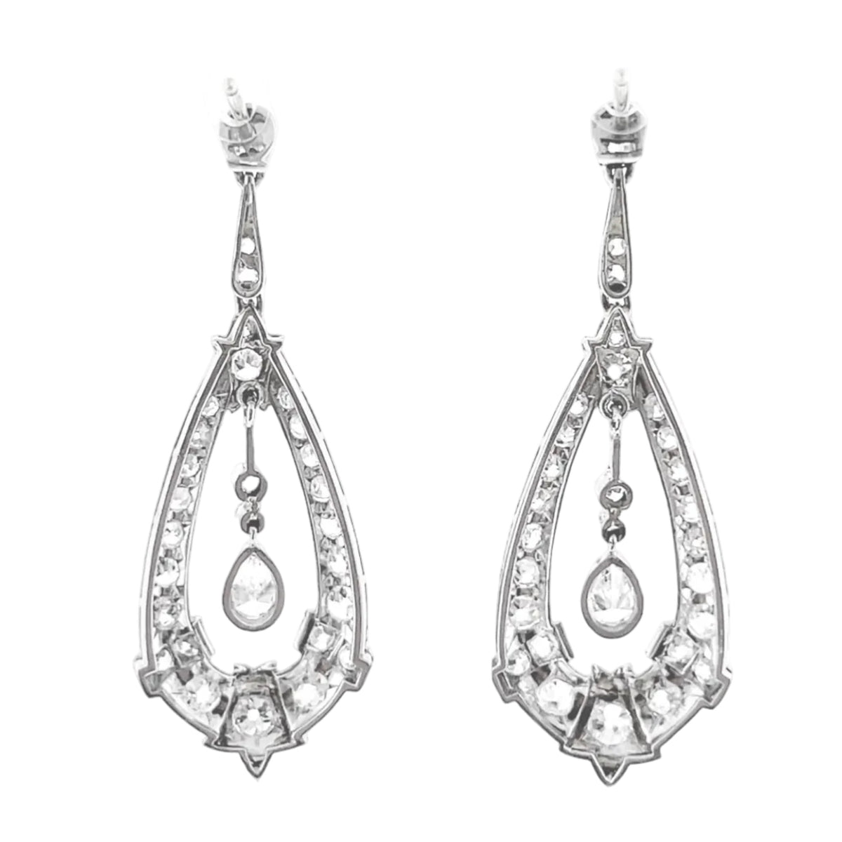 Orecchini pendenti Art Déco  in platino e diamanti, 1930 