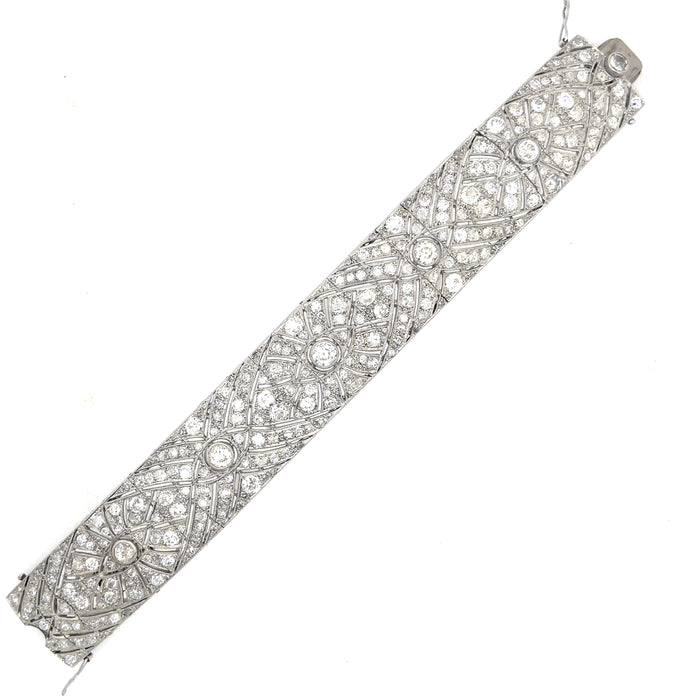 A very fine Art Déco platinum and diamond bracelet. France, 1920 c.a.