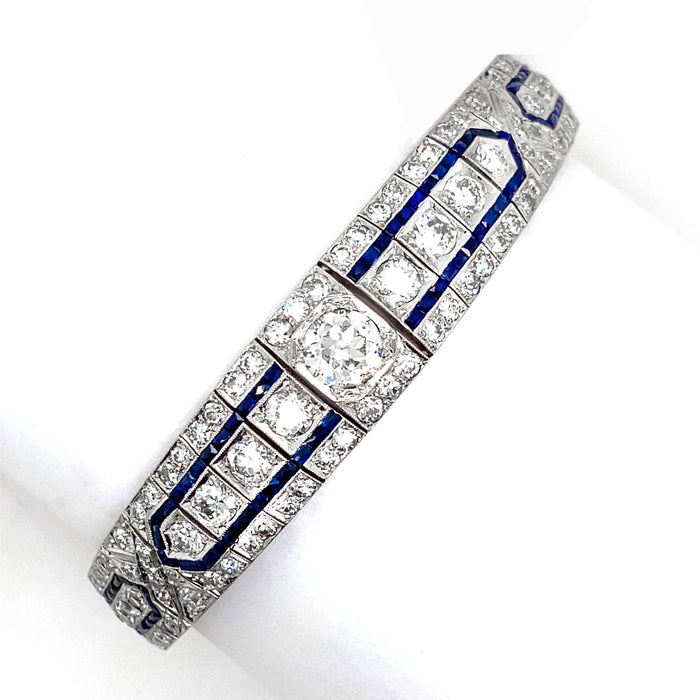Un bracciale Art Déco in platino, diamanti e zaffiri