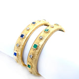 Coppia di bracciali Buccellati rigidi in oro giallo inciso con effetto rigato, anni '60