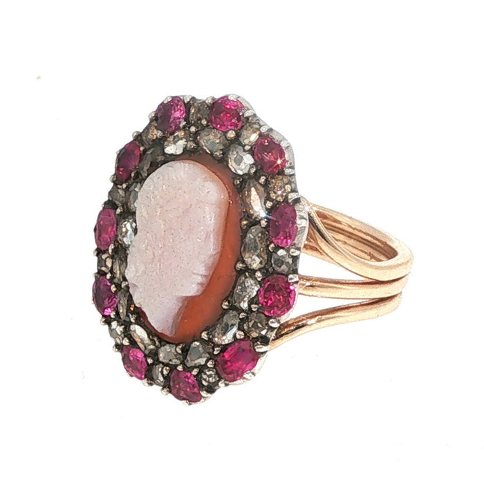 Antico anello in oro diamanti rubini e cammeoa