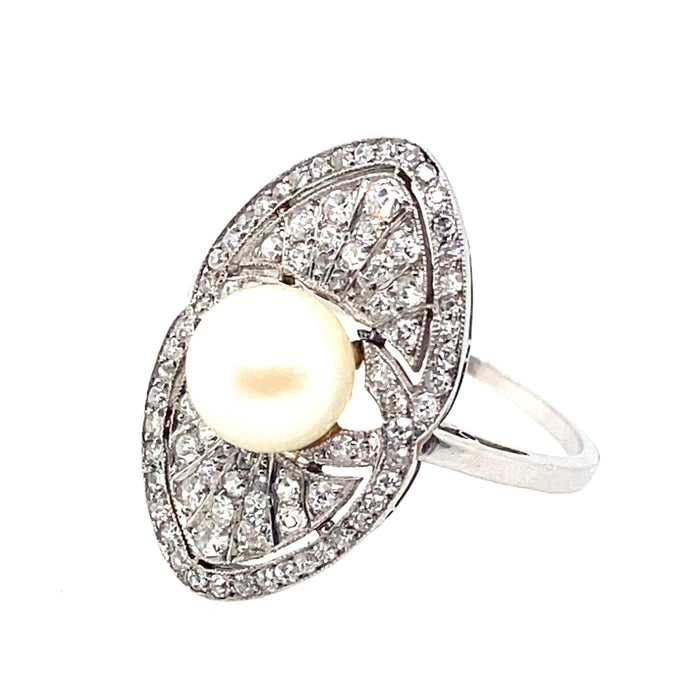 Anello in platino con diamanti e perla centrale 1910 c.a. 