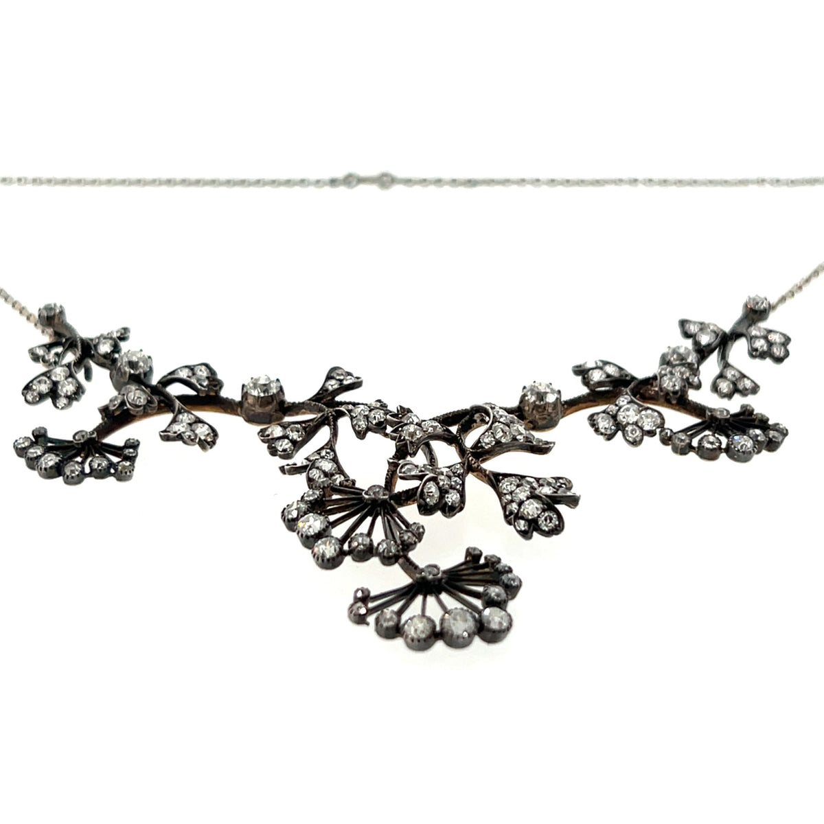 Collana floreale  antica con diamanti