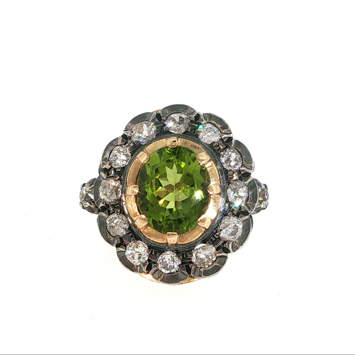 Anello antico con diamanti e peridoto