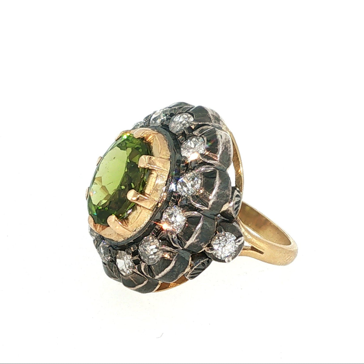 Anello antico con diamanti e peridoto