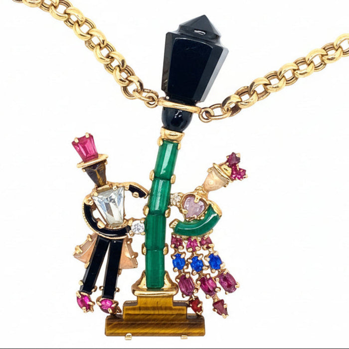 Lunga collana con ciondoli, 1940