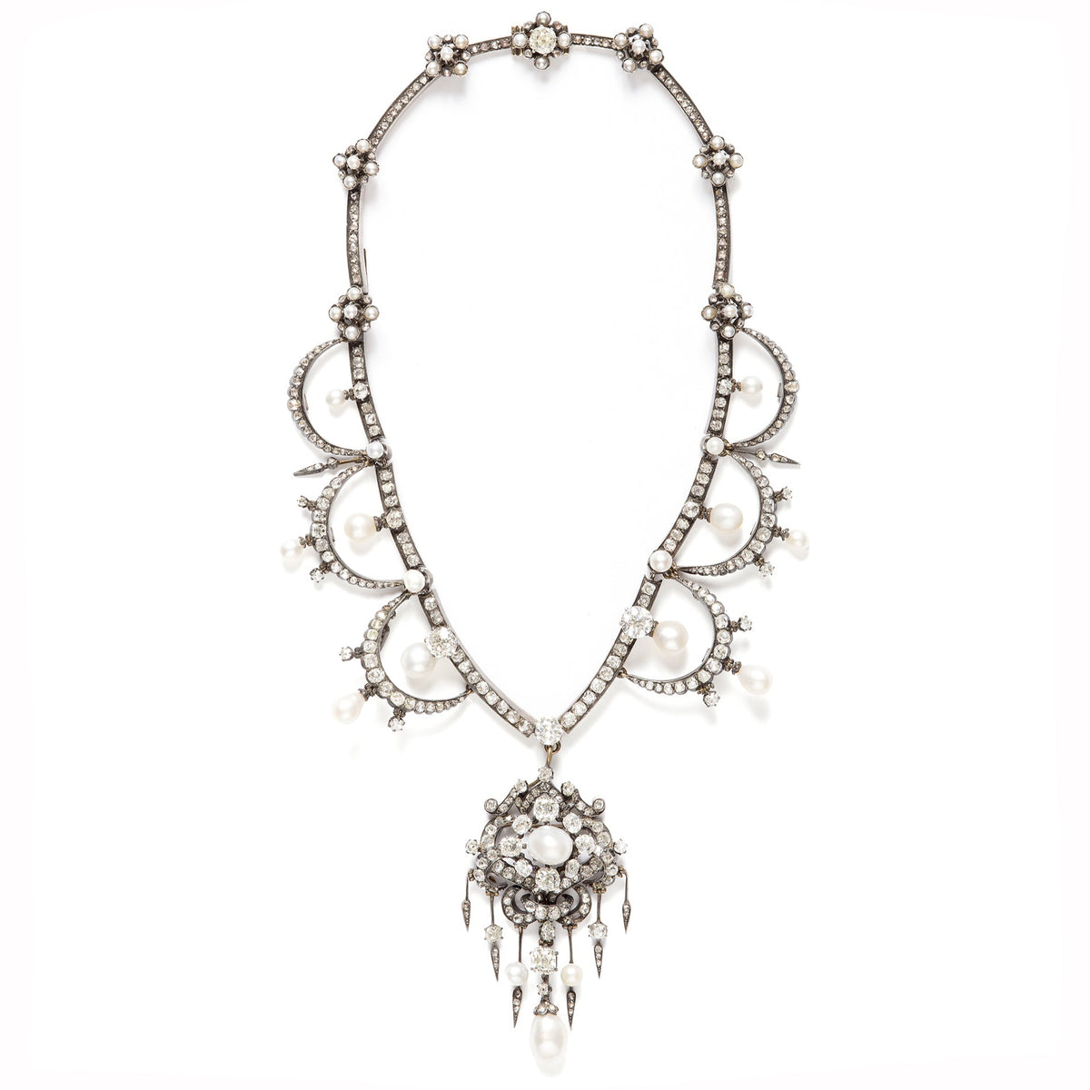 Important Victorian diamond and natural pearl necklace. 1850
