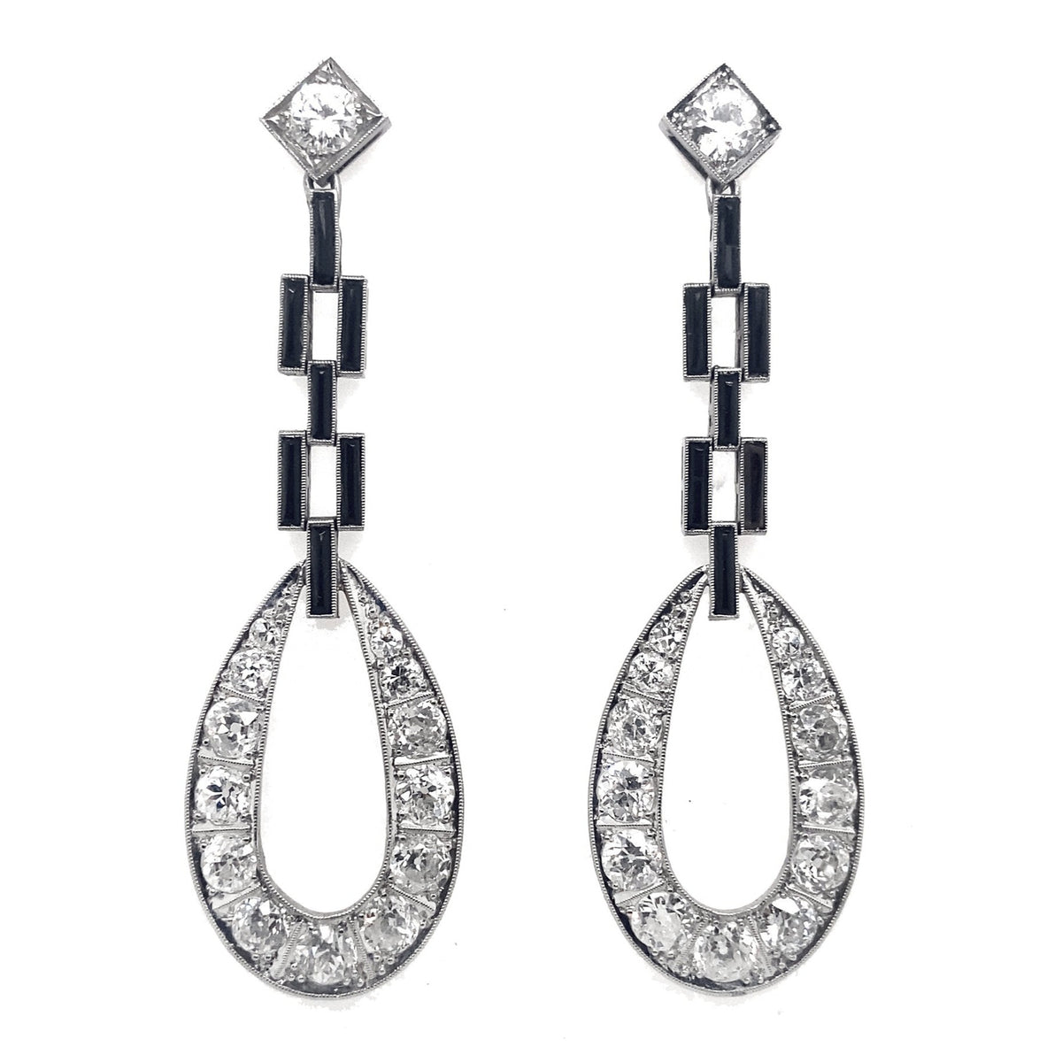 Delicati orecchini Art Déco in platino, diamanti e onice, 1925
