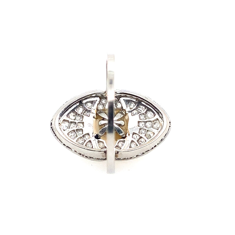Anello in platino con diamanti e perla centrale 1910 c.a. 