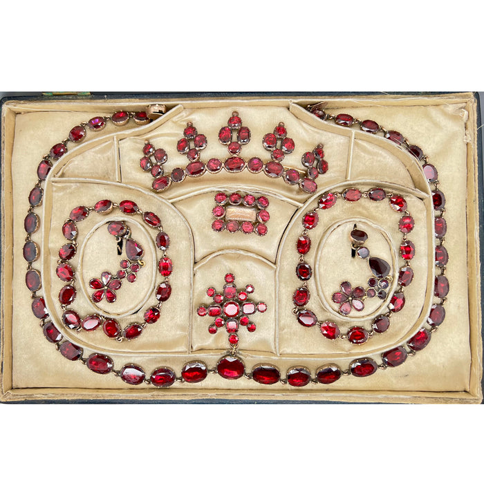 Georgian gold and garnet Parure in original box