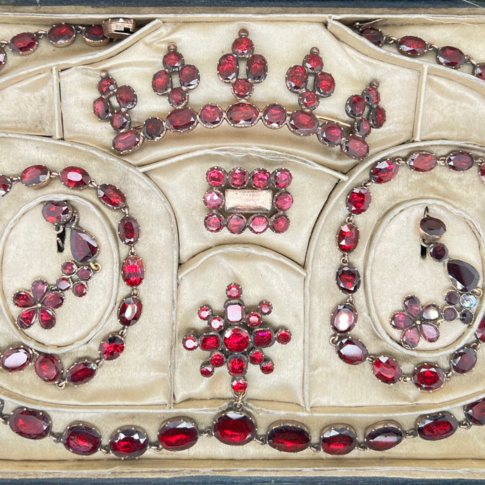 Georgian gold and garnet Parure in original box