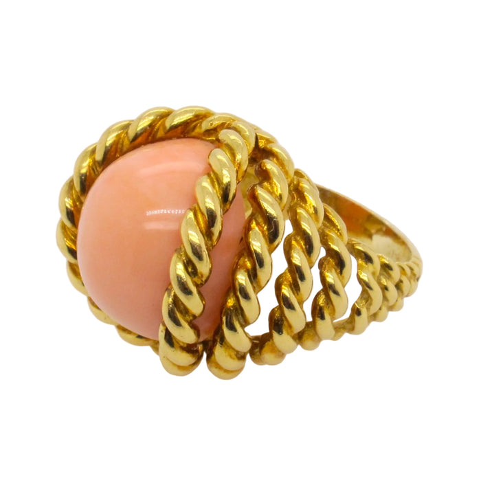 Anello vintage in oro giallo e corallo pelle d'angelo