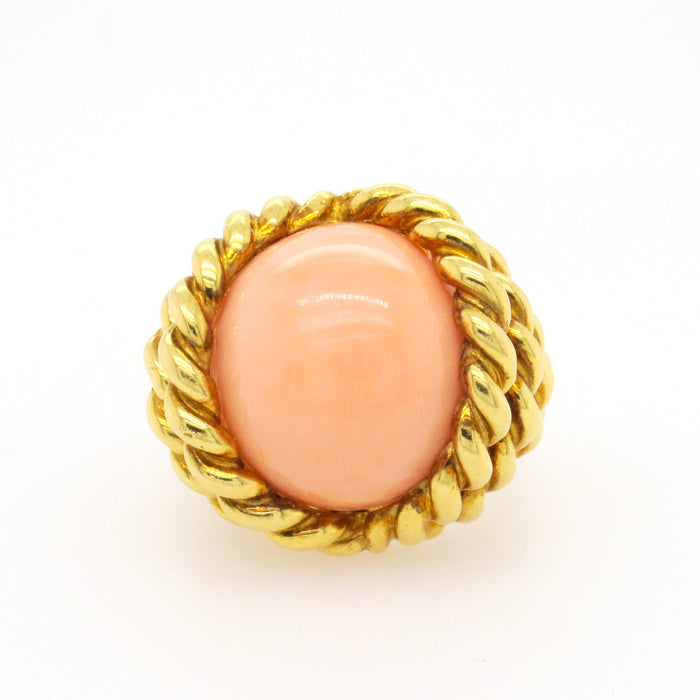 Anello vintage in oro giallo e corallo pelle d'angelo
