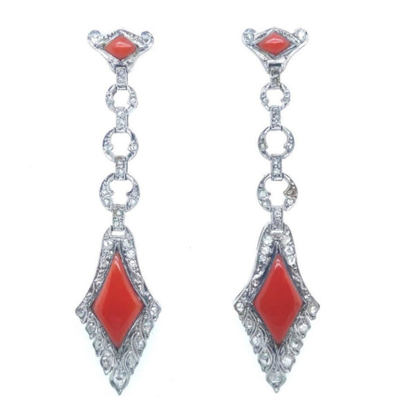 Boucles d'oreilles Art Déco en platine, diamants et corail. 1925