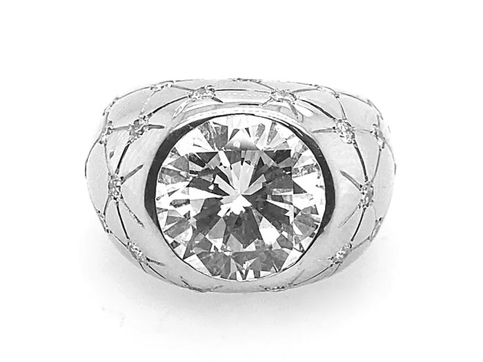 Importante anello in platino e diamanti da 6 carati