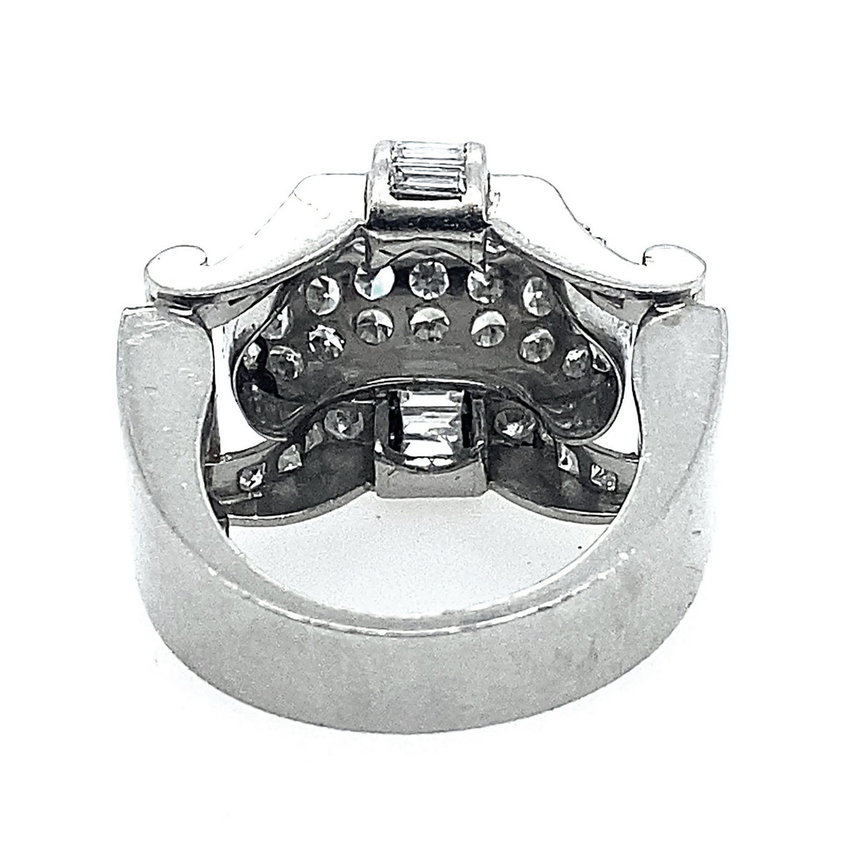 An Art Déco platinum and diamond ring, 1930 c.a.
