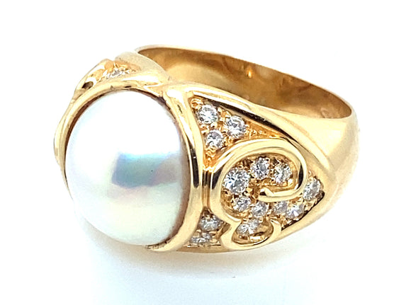 Marina Bulgari yellow gold, diamond and pearl ring.