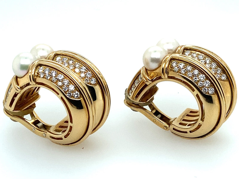 Orecchini Bulgari in oro giallo con diamanti e perle.