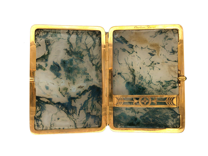 Portasigarette in oro giallo e agata muschiata di Cartier Paris. Punzone di Henri Lavabre. 1910 ca.