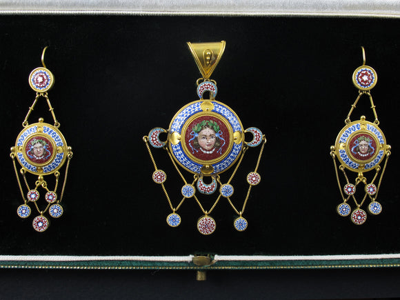 Parure in oro giallo con micromosaici, Roma, punzone dello stato vaticano, 1860 c.a. 