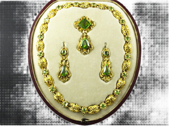 Victorian gold and peridot parure, 1850 c.a.