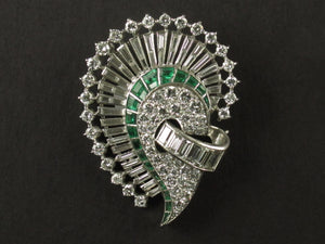 An Art Déco platinum, diamond and emerald brooch. 1925 circa