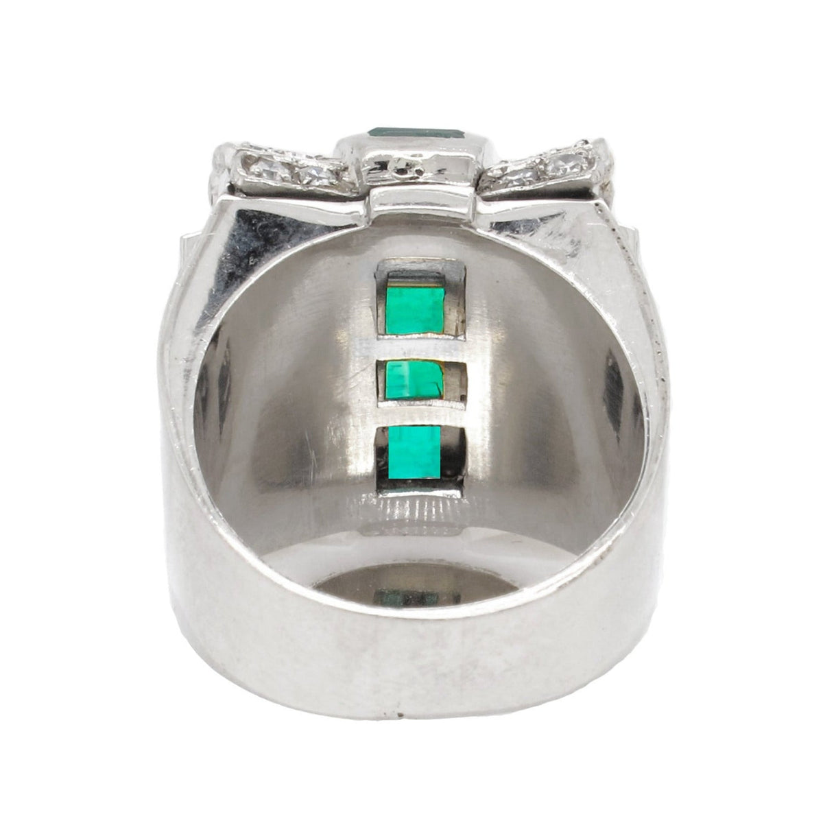 Art Déco platinum diamond and emerald ring, 1930 c.a.