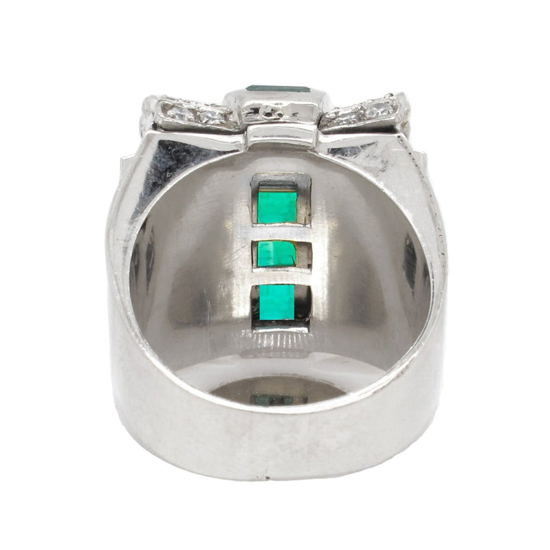 Art Déco platinum diamond and emerald ring, 1930 c.a.