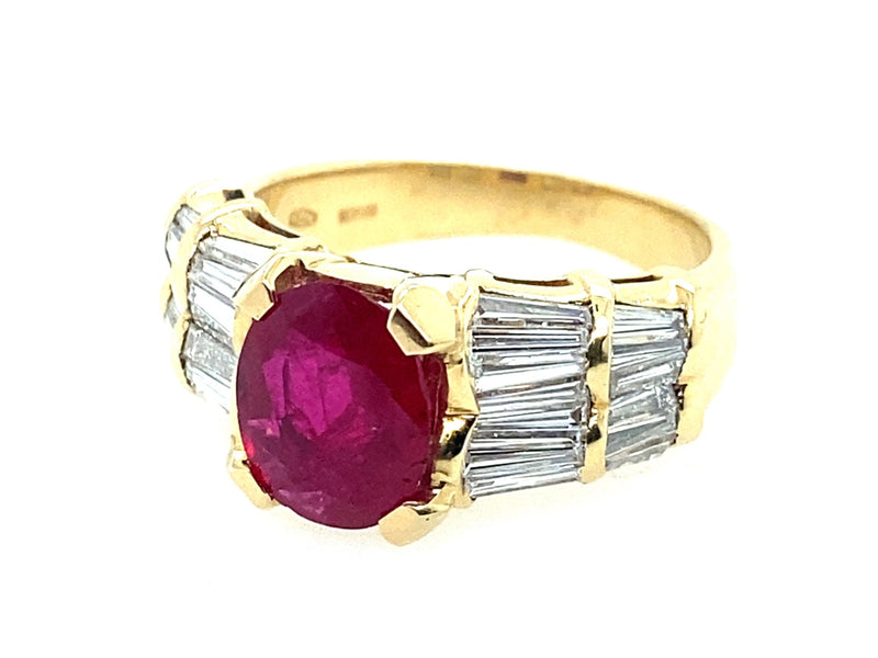 Anello con rubino e diamanti della Birmania italiana