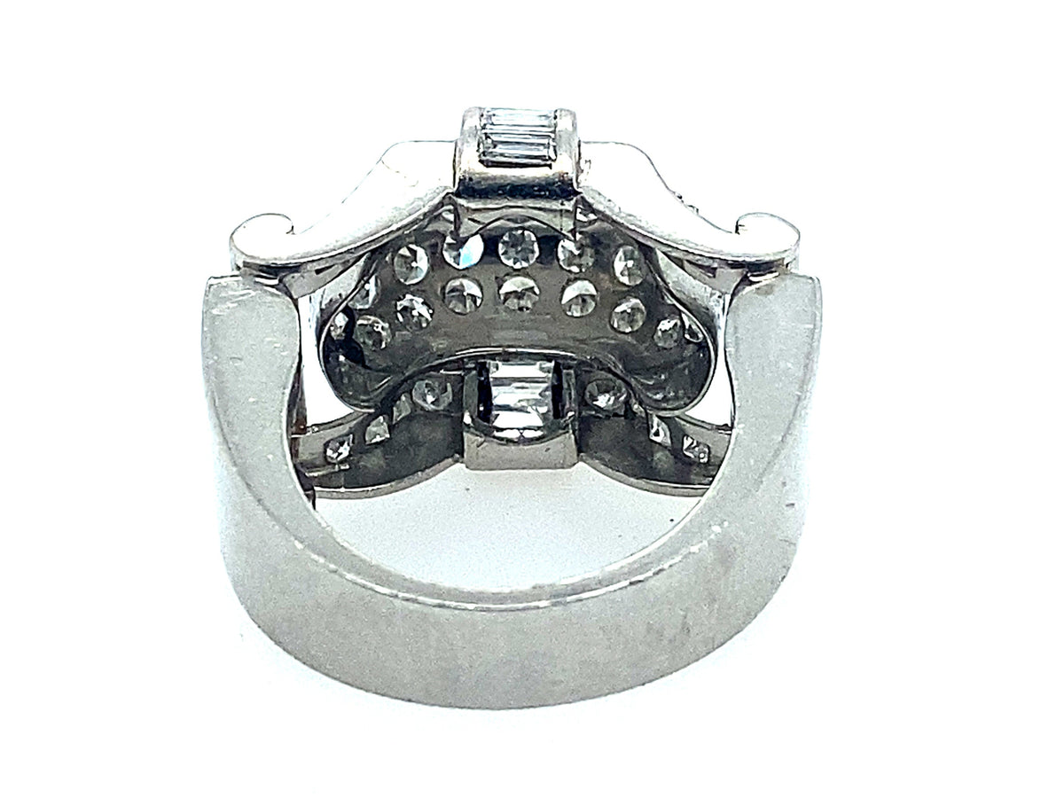 An Art Déco platinum and diamond ring, 1930 c.a.