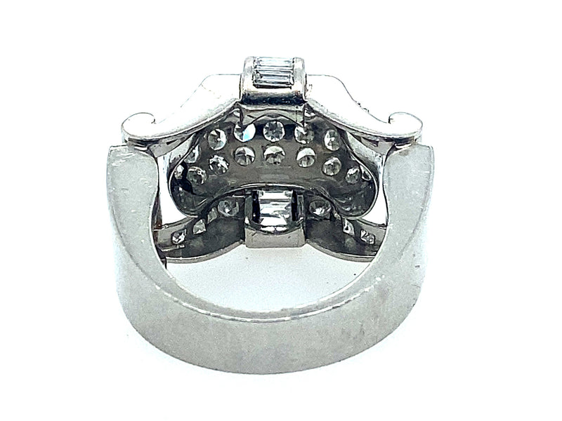 An Art Déco platinum and diamond ring, 1930 c.a.